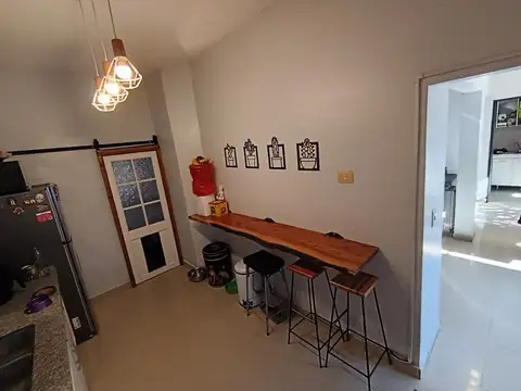CASA EN VENTA 3 AMBIENTES C/ COCHERA BANFIELD ESTE