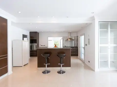 Casa de 5 dormitorios en venta en Solar del Bosque. Canning-Ezeiza-San Vicente.