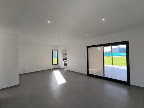 Casa 5 ambientes con 2 baños