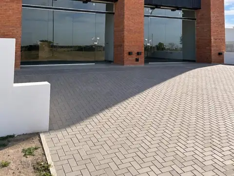VENDO LOCAL EN DOCTA BOULEVARD 120 M2