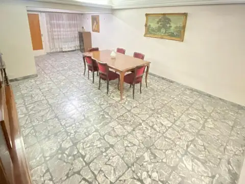 Casa 7 ambientes con 2 baños