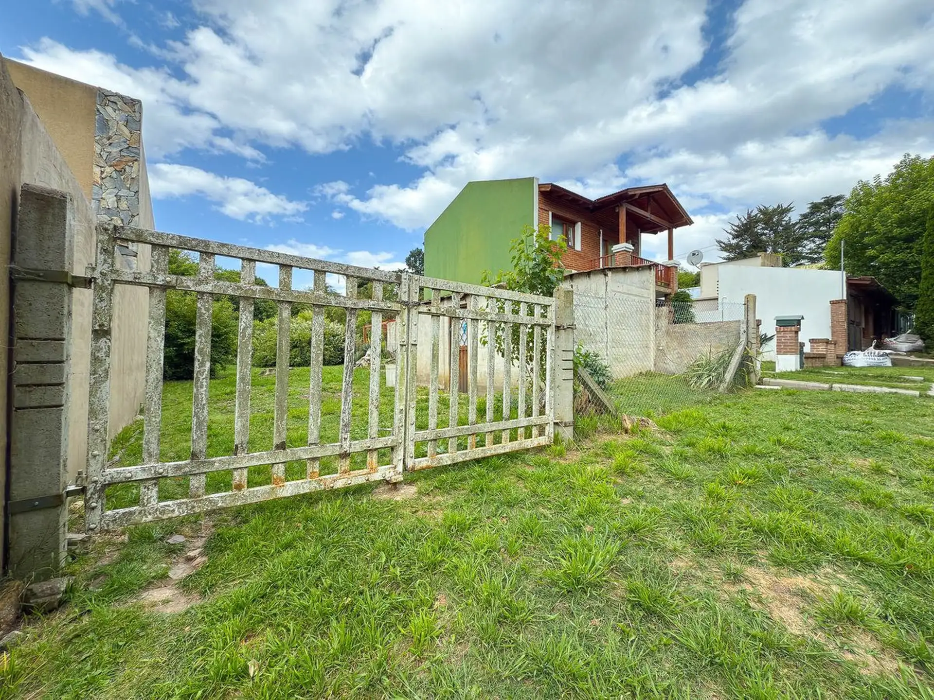 Lote 650 m² en Manantiales zona Uncas