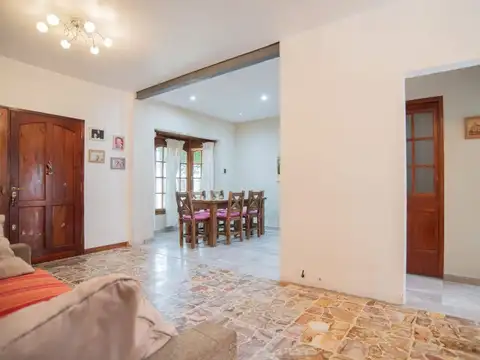 Depto Tipo Casa 5 ambientes con 2 baños
