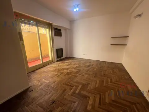 Monoambiente con patio en el centro de Ballester. Apto profesional