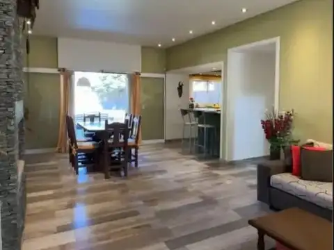 Casa 5 ambientes con 3 baños