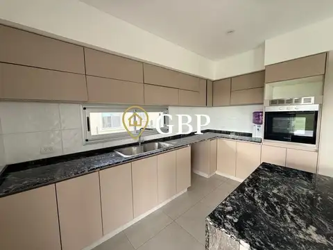 Casa 4 ambientes con 4 baños