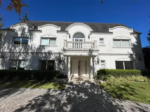 IMPORTANTE CASA EN CAMPOS DE ALVAREZ