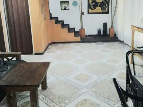 Depto Tipo Casa 4 ambientes con 2 baños