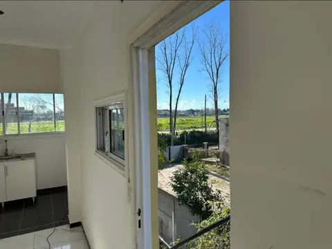 Casa en Alquiler con 2 cocheras