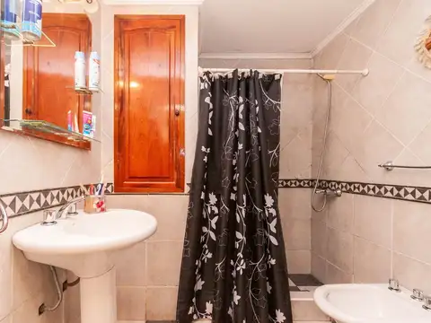 Casa 3 ambientes con 2 baños
