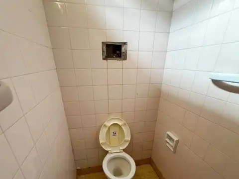Amplio local o salón de usos múltiples