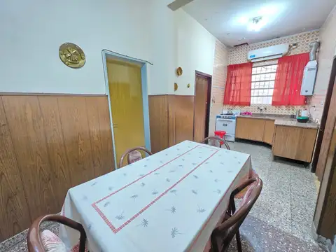 VENTA CASA 4 AMB DOS COCHERAS  LANUS