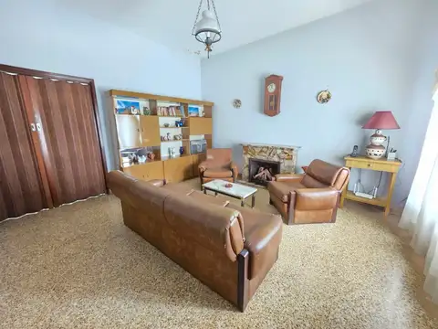 VENTA CASA 4 AMB DOS COCHERAS  LANUS