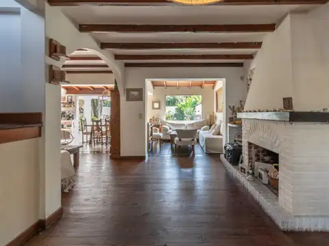 VENTA DE CASA 4 AMBIENTES CON PILETA Y JARDIN EN 2 PLANTAS EN LA HORQUETA SAN ISIDRO G.B.A.