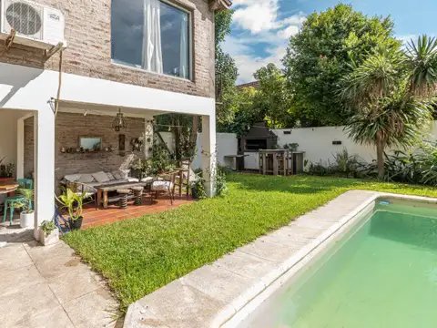Casa 4 ambientes con 2 baños