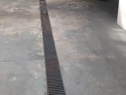 Cochera metros del Shopping Abasto