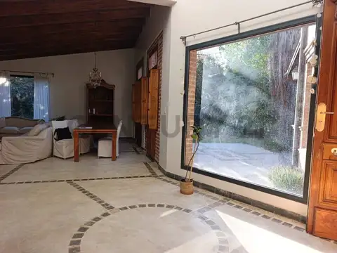 ALQUILER CASA DE CATEGORIA EN CAMPOS DEL VIRREY ZONA SUR