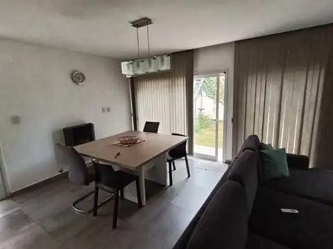 Casa en Alquiler con 1 cochera
