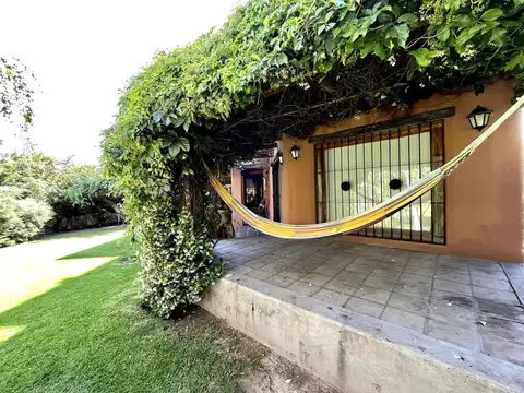 Casa en Alquiler con 4 cocheras