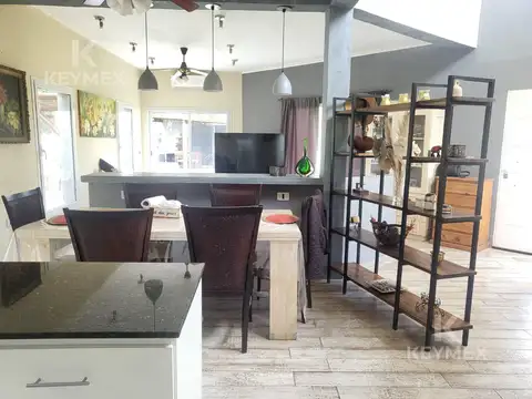 Casa 4 ambientes con 2 baños