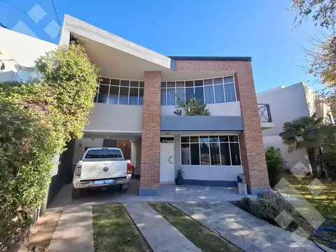 VENTA DEE CASA 4 DORMITORIOS, B° MANZANAR, CIPOLLETTI, RIO NEGRO