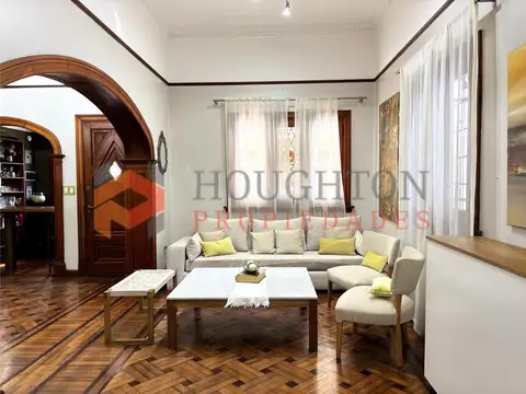 Casa en Alquiler con 2 cocheras