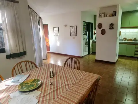 VENTA CASA 4 AMB CON FONDO, QUINCHO Y COCHERA QUILMES