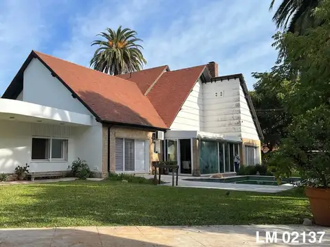 IMPORTANTE CASA SOBRE LOTE DE 1200M2