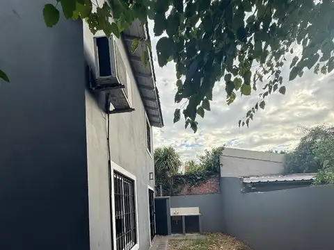 Casa en Alquiler en Luis Guillon, $ 850.000