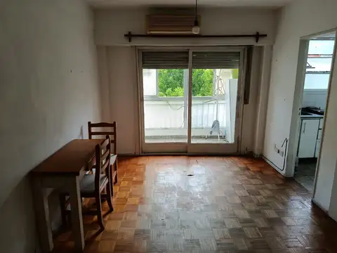 MONOAMBIENTE CHICO CON BALCON. EN EXCELENTE UBICACION