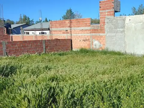 TERRENO EN LOS 3 PINOS CON PLATEA DE 100MTS2 