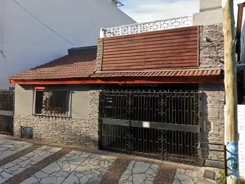 Excelente casa 4 amb con jardín y cochera!