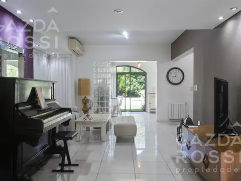 Casa en Venta con 4 cocheras