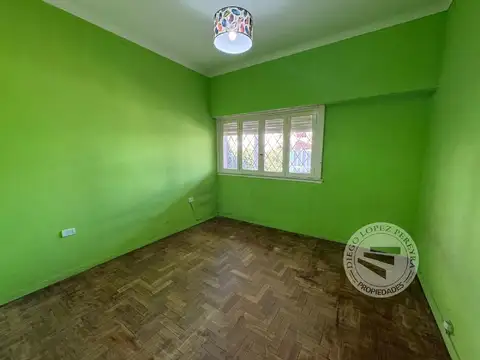 Casa en Alquiler con 2 cocheras