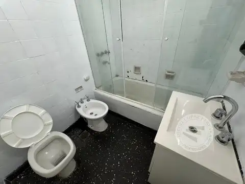 Hermoso chalet con jardín y cochera
