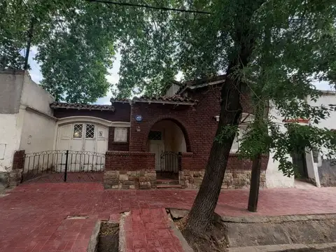 VENTA CASA A RECICLAR EN CIUDAD – ÁREA FUNDACIONAL