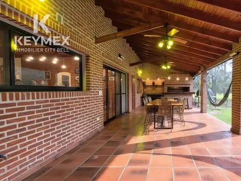 Casa en Venta con 2 cocheras