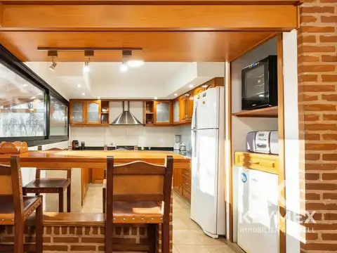 Casa 6 ambientes con 2 baños