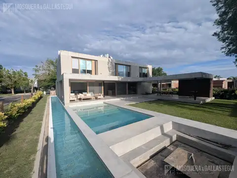 3 dormitorios en suite , escritorio/huéspedes/dependencias,gimnasio. Galería en L, Fogonero piscina