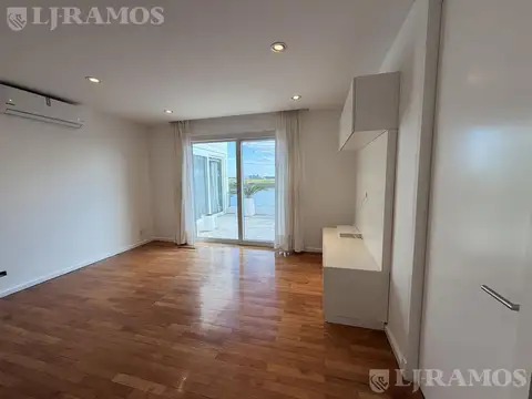 Casa 9 ambientes con 6 baños
