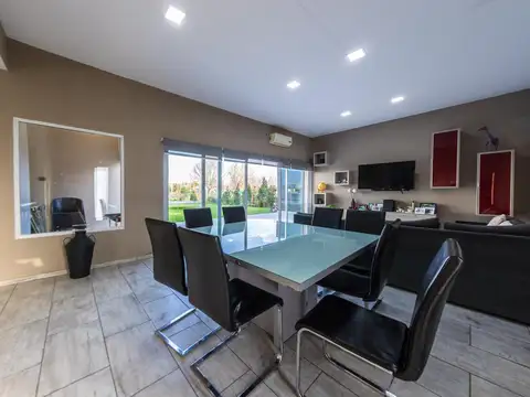 Casa 5 ambientes con 2 baños