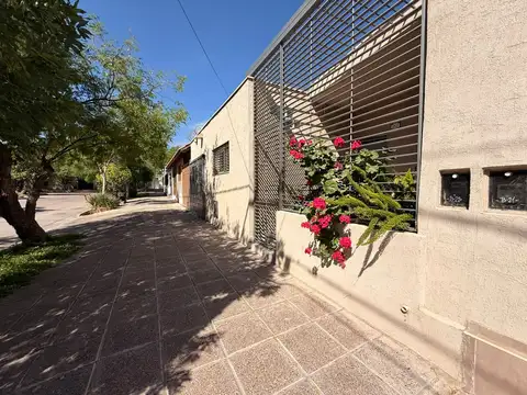 Casa Venta Dorrego 3 Dormitorios Cochera Piscina