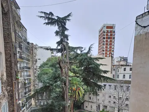 IMPECABLE Y LUMINOSO MONAMBIENTE VISTA A JARDINES