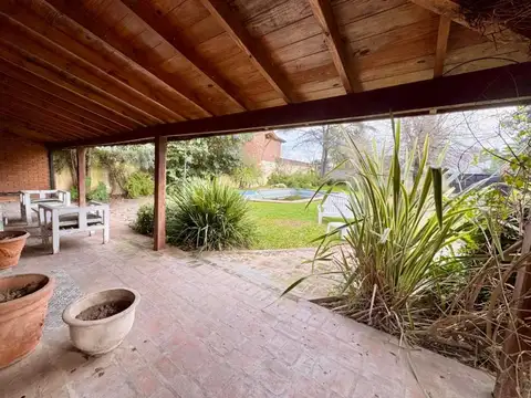 Casa en Venta con 2 cocheras