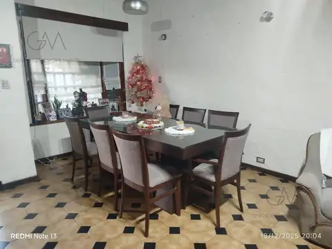 Casa en Venta con 3 cocheras