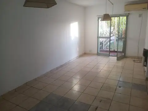 Departamento 6 ambientes con 1 baño