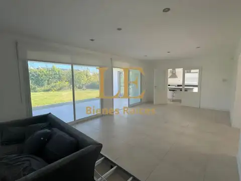 Casa 5 ambientes con 3 baños