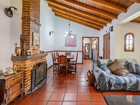 Casa en Venta con 2 cocheras