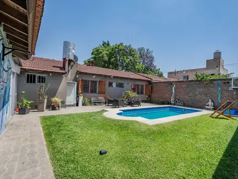 Casa 4 amb + DPTO - C. Evita - VENTA / PERMUTA