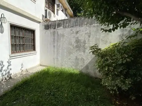 Casa en Alquiler con 1 cochera
